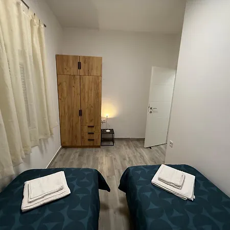 Seawave - For 4 With Patio, Close To Beach! Appartement Vodice
